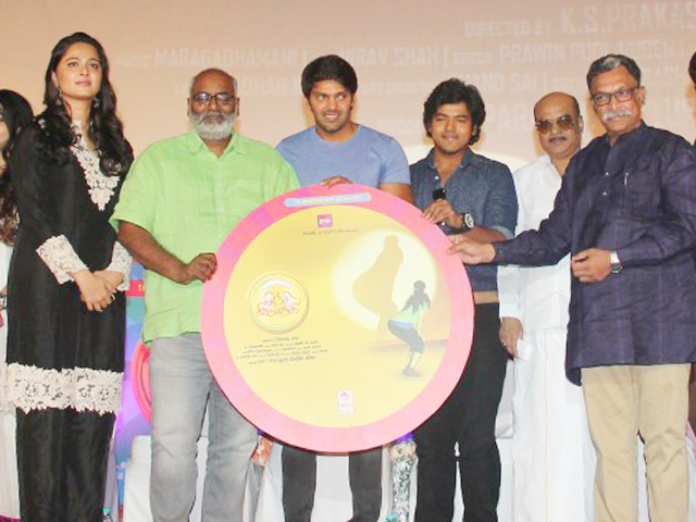 Size Zero Tamil Movie Audio Launch